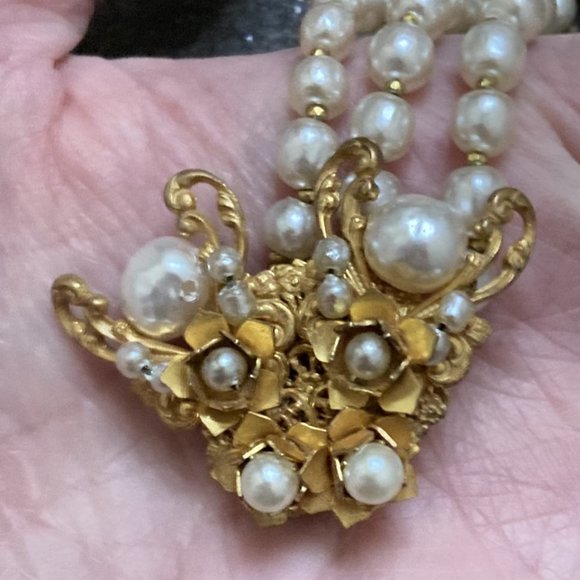 Miriam Haskell vintage choker: three pearl strands adorned with statement centre - Picture 7 of 7